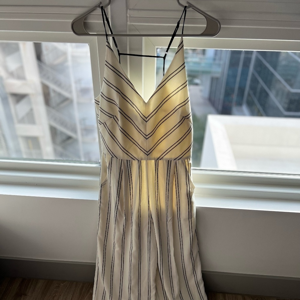 Adelyn Rae Jumpsuit/Romper (XS)